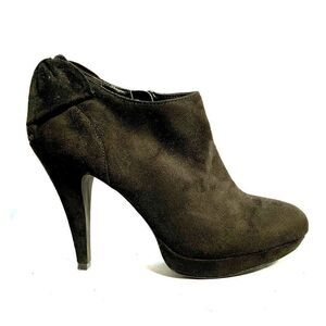 BLACK SUEDE HH BOOTIE by IMPO SIZE 9M